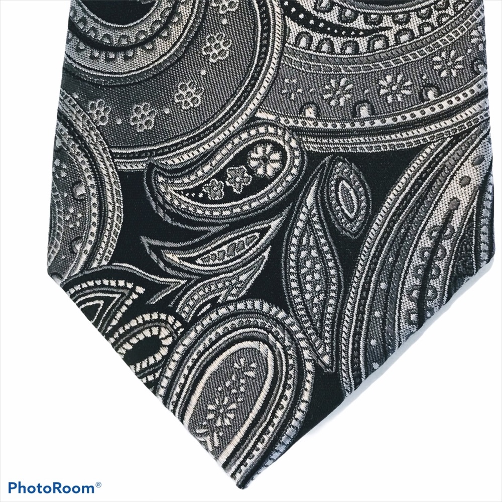 CLAIBORNE Tie Silk Black Paisley Tie 3 1/4”